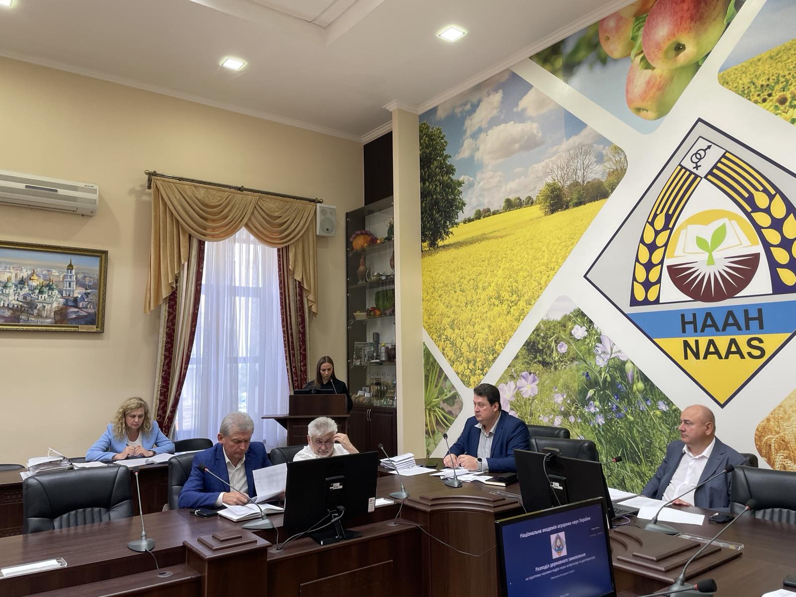 НААН розподілила бюджетні місця в аспірантуру та докторантуру на 2026 рік: у пріоритеті — сильні наукові школи